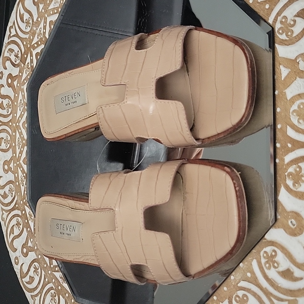 Steven| Crocodile Embossed Cutout Cushioned Slides Size 7